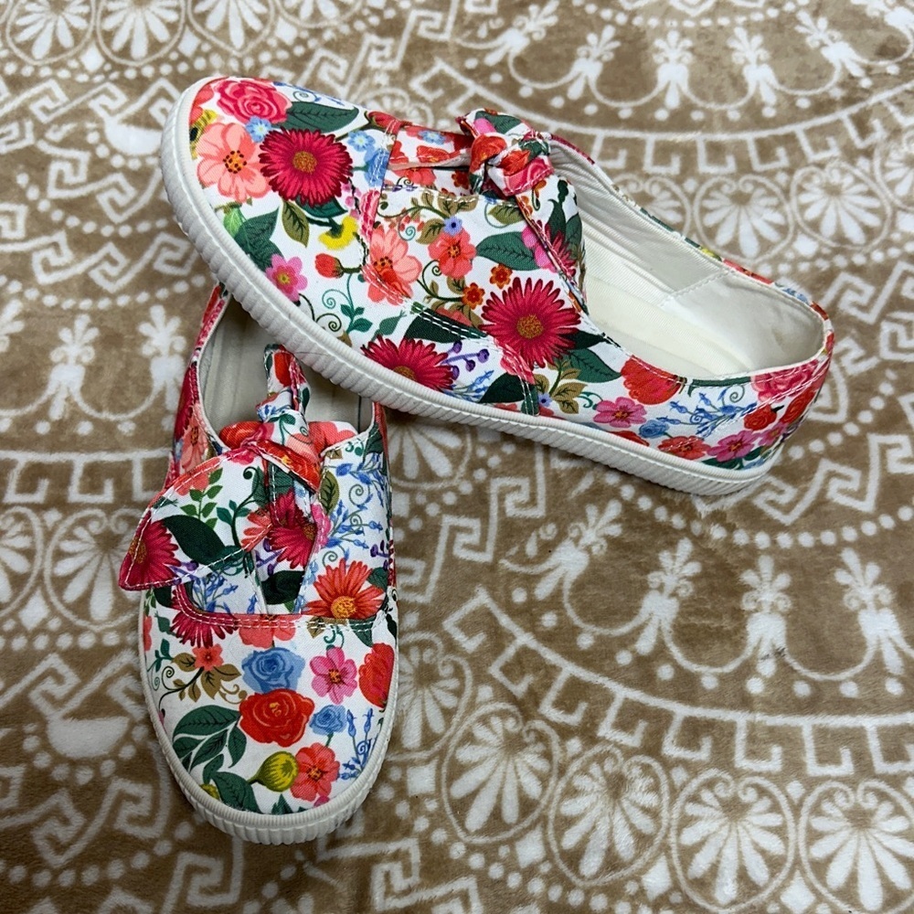 Comfortview Vibrant Floral Garden Daisy Rose Print Loafers